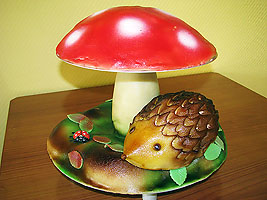 Torte mit Pilz und Igel